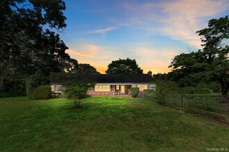 178 Barnes Rd in Moriches, NY - Building Photo - Building Photo