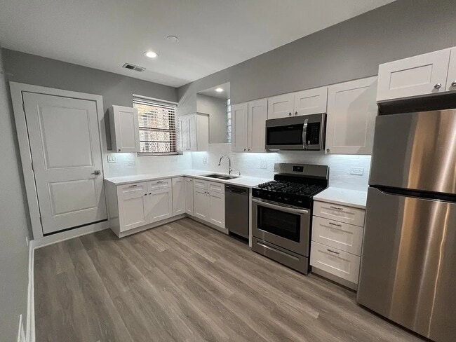 1227 W Ohio St, Unit G in Chicago, IL - Building Photo - Building Photo