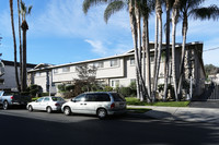 Yarmouth Gardens in Encino, CA - Building Photo - Building Photo