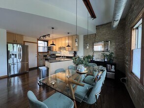 1231 W Greenleaf Ave in Chicago, IL - Building Photo - Building Photo
