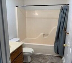 1104 Woodland Dr in Henderson, TN - Building Photo - Building Photo