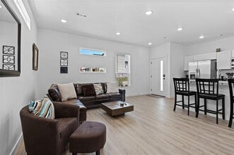 680 Pacific Ave in Centerton, AR - Building Photo - Building Photo