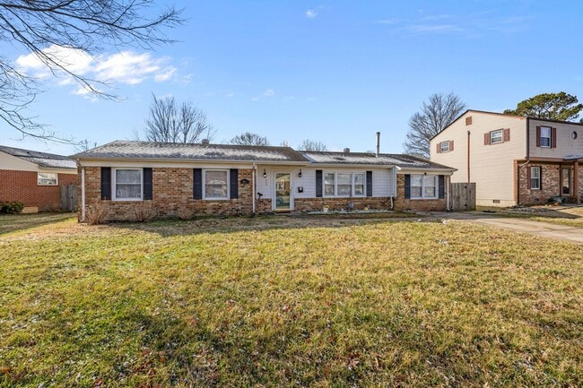 property at 3805 Colonial Pkwy