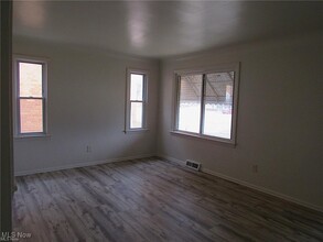 362 E 200th St in Euclid, OH - Building Photo - Building Photo