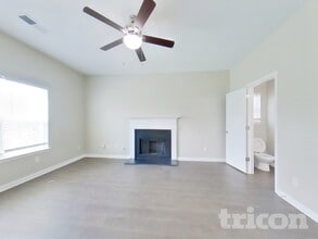 3120 Far Emerald Land in Union City, GA - Building Photo - Building Photo