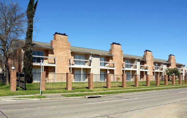 Aven East in Houston, TX - Building Photo - Building Photo