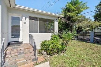 501 NW 45th St in Miami, FL - Building Photo - Building Photo