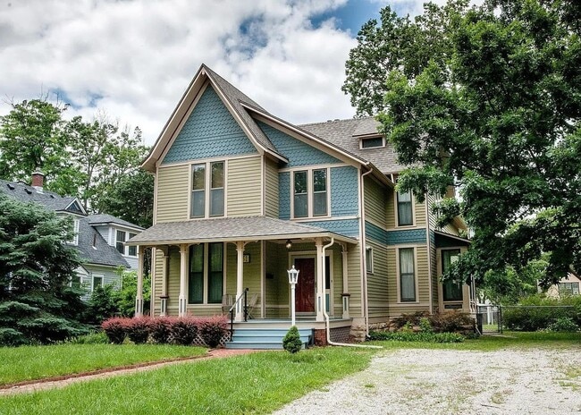 property at 131 SW Clay St