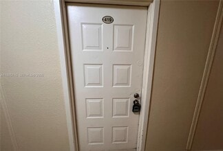 6980 NW 186th St in Hialeah, FL - Building Photo - Building Photo