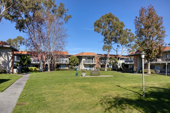 Casa Monterrey Apartments
