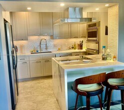 877 NE 195th St in North Miami Beach, FL - Building Photo - Building Photo