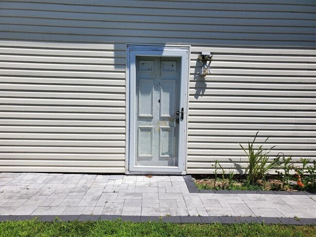 46 Sunrise Ave in Lindenhurst, NY - Building Photo - Building Photo