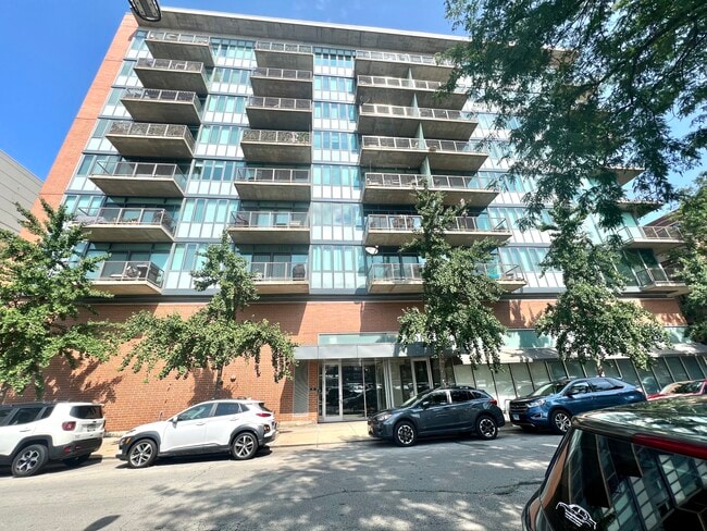 321 S Sangamon St, Unit 509 in Chicago, IL - Foto de edificio - Building Photo
