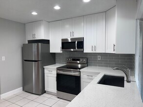 2616 NW 49th St in Fort Lauderdale, FL - Foto de edificio - Building Photo