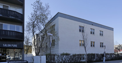 The Huntington Apartments in Calgary, AB - Building Photo - Building Photo