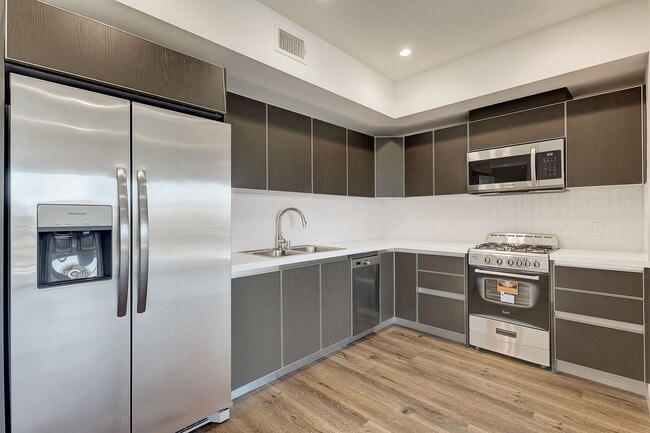 The Fairfax Flats in Los Angeles, CA - Building Photo - Building Photo
