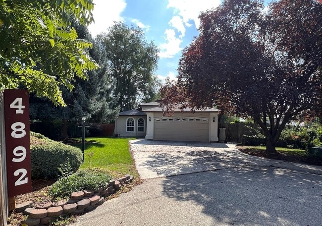 4892 N Edenburgh Way in Boise, ID - Building Photo - Building Photo