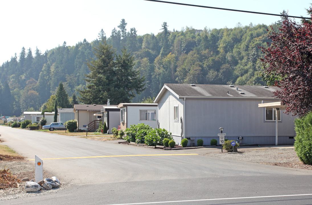 Lone Ceder Mobile Manor in Puyallup, WA - Building Photo