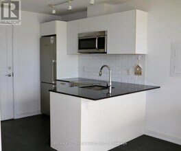 57 St Joseph St in Toronto, ON - Building Photo - Building Photo