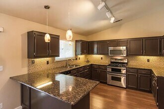 2437 Maywood Ln in Redding, CA - Building Photo - Building Photo