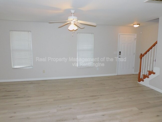 807 Thorncroft Rd in Greensboro, NC - Building Photo - Building Photo