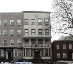 118 Huron St in Brooklyn, NY - Building Photo - Building Photo