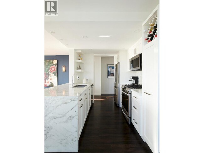 1077 Marinaside Crescent in Vancouver, BC - Building Photo - Building Photo