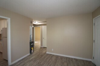 827 N Garfield St in Junction City, KS - Building Photo - Building Photo