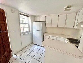 227 Phoenetia Ave in Coral Gables, FL - Building Photo - Building Photo