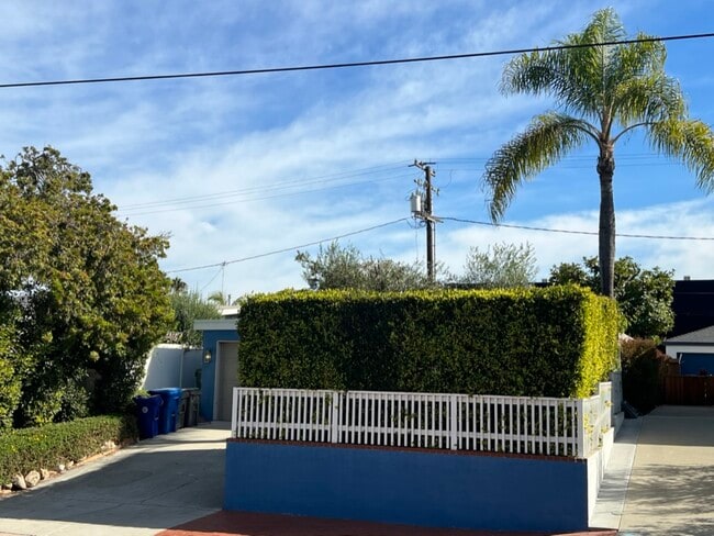 3200 Oak Ave in Manhattan Beach, CA - Building Photo - Building Photo