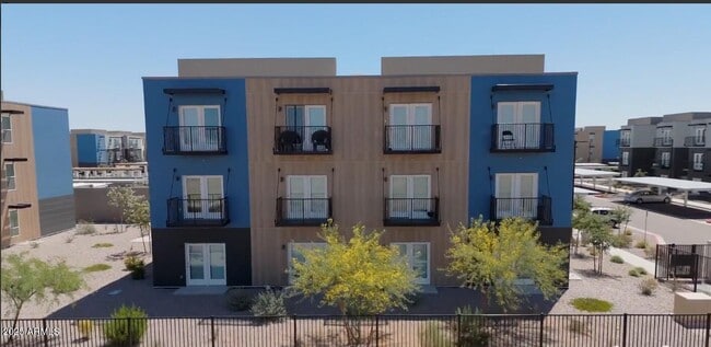 45760 W Vlg Pkwy in Maricopa, AZ - Foto de edificio - Building Photo