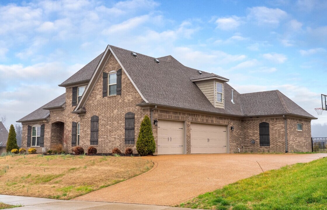 204 Ettington Dr in Gallatin, TN - Building Photo
