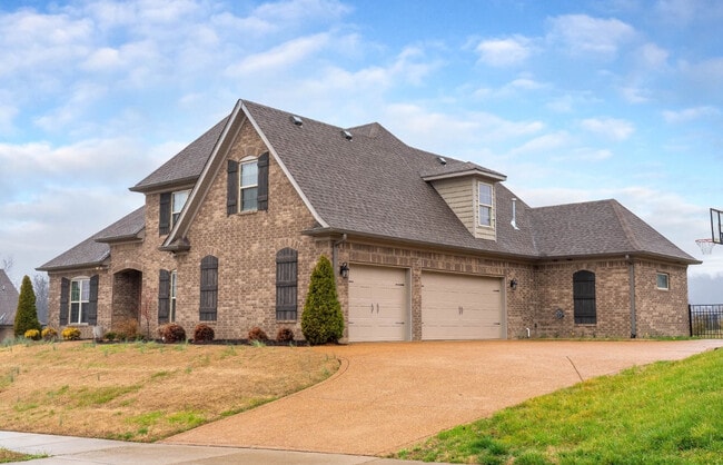 property at 204 Ettington Dr