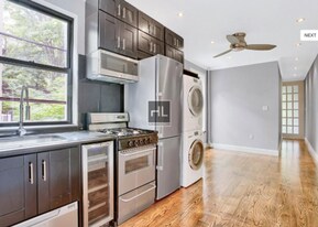 East 105th Street, Unit 10 in New York, NY - Building Photo