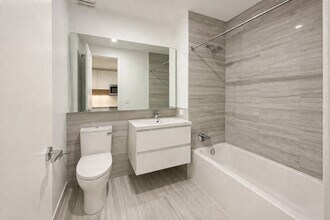 25 Water St, Unit Apt 1450 in New York, NY - Building Photo - Building Photo