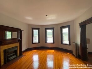 62 Liberty Ave, Unit 2 in Somerville, MA - Foto de edificio - Building Photo