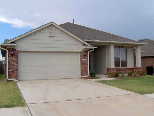 2405 NW 162nd Terrace in Edmond, OK - Building Photo