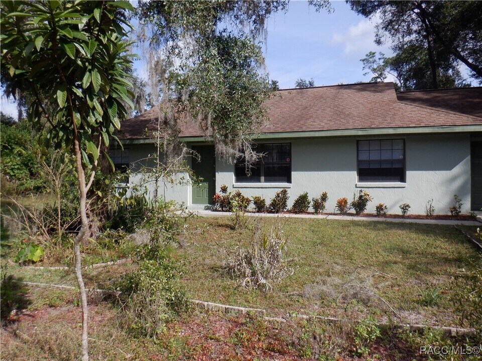 4441 S World Way in Inverness, FL - Building Photo