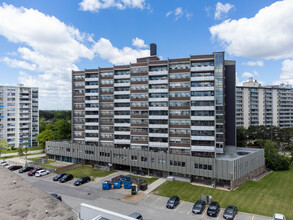 Bathville Towers in Toronto, ON - Building Photo - Building Photo