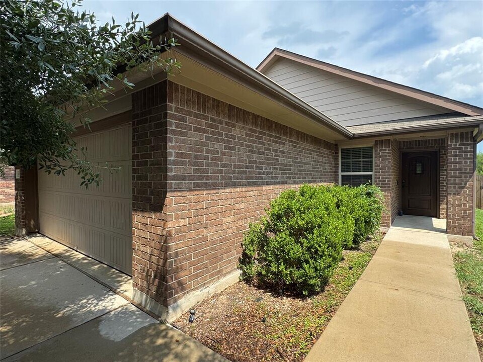 6809 Crestone Rd in Austin, TX - Building Photo