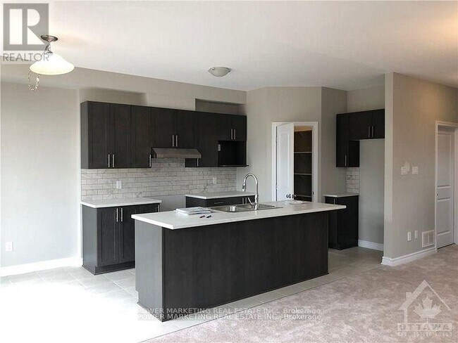 219 Bandelier Way in Ottawa, ON - Building Photo - Building Photo