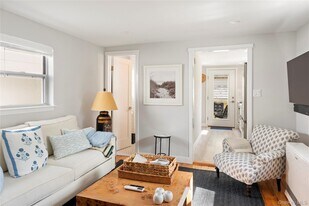 13 Tildean Ln in Bayville, NY - Building Photo