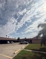 118-120-120 Gastel Cir in Edinburg, TX - Building Photo