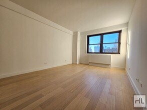 Luxury 1 Bed, 1.5 Bath on 23rd Floor in Mu in New York, NY - Building Photo - Building Photo