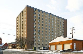 Beaver Falls Plaza in Beaver Falls, PA - Building Photo - Building Photo