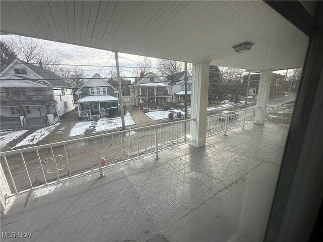 4270 Valley Rd, Unit UP in Cleveland, OH - Foto de edificio - Building Photo