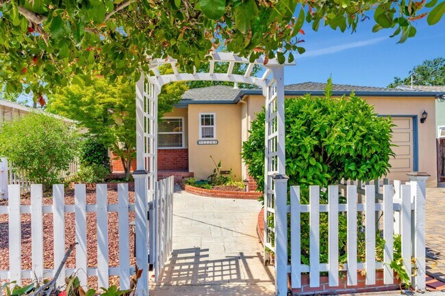 1228 Ruby St in Redwood City, CA - Building Photo - Building Photo