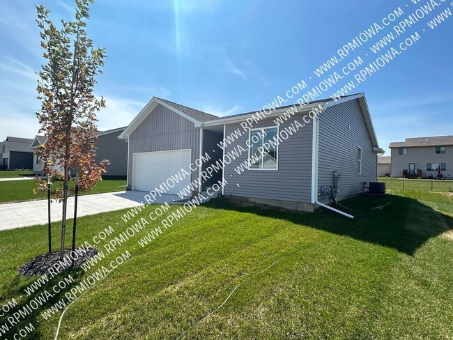 511 Prairie View Dr in Huxley, IA - Foto de edificio - Building Photo