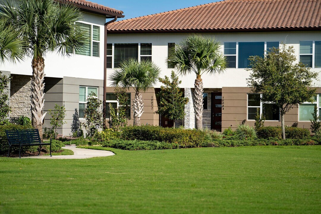 10072 Sunnifa Aly in Orlando, FL - Foto de edificio