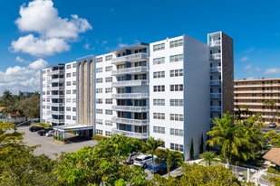 The 400 in Hallandale Beach, FL - Building Photo